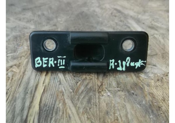 Напрямна втулка бічних розсувних дверей верхня, L + R Partner II, Berlingo II, 904679, 9680516680